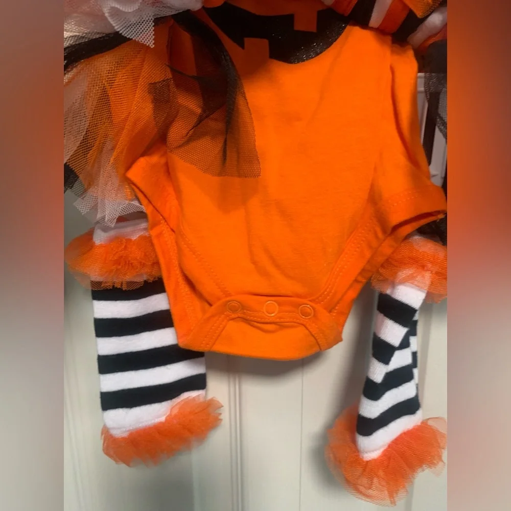 NWT Baby Girl  4 Piece Pumpkin Tutu Halloween Costume size 3 Months